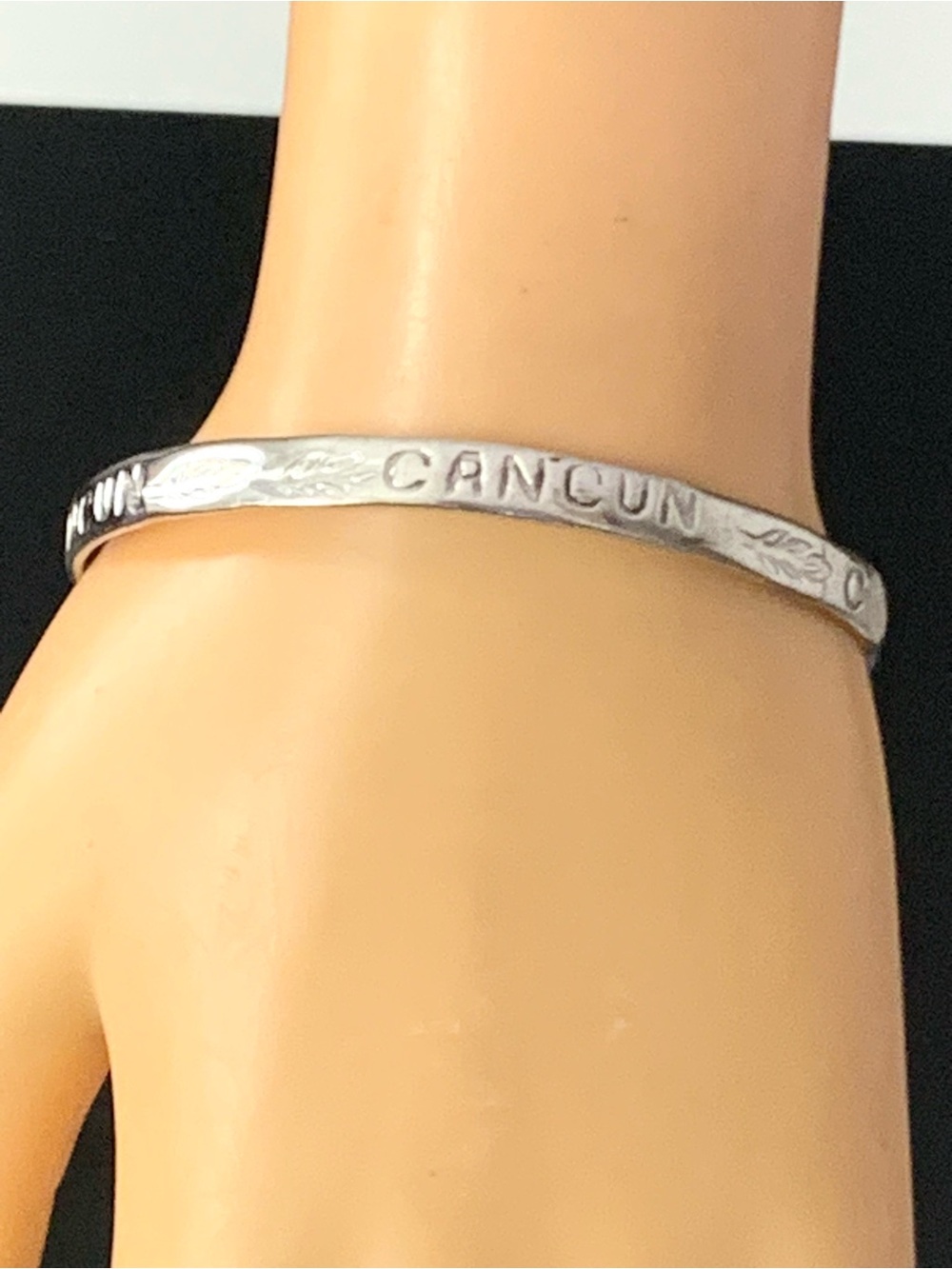 Vintage Mexican Sterling Silver 925 CANCUN Souvenir Bangle Bracelet 8.25" / 16g